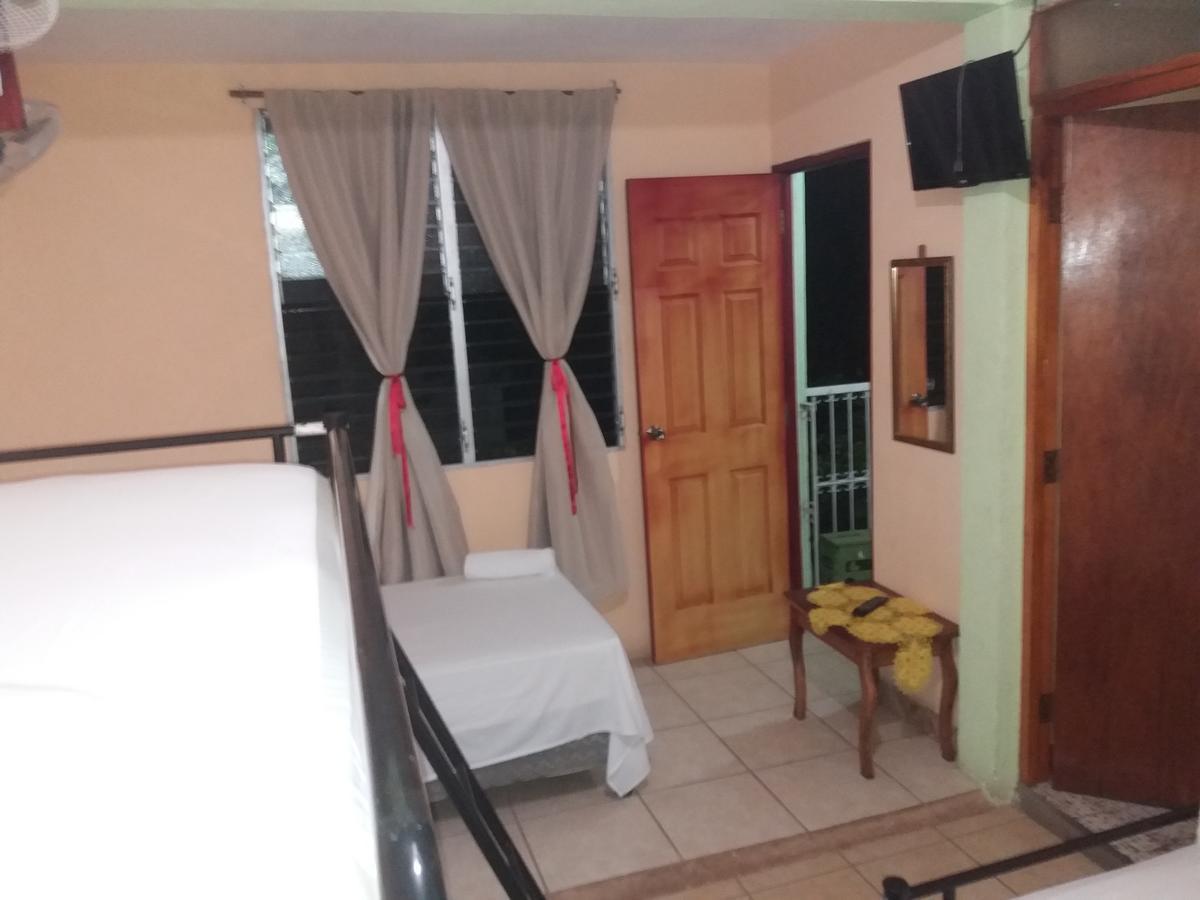 Hostal San Antonio Леон Экстерьер фото